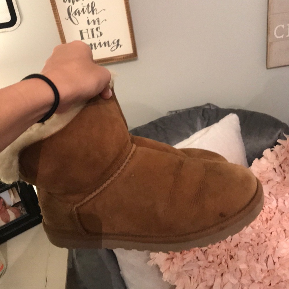 Short bailey bow uggs